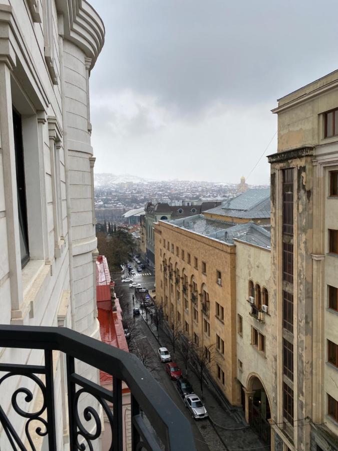 Parliament On Rustaveli Studio Тбилиси Экстерьер фото